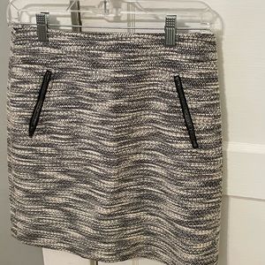 Loft Size 4 Gray and White Skirt